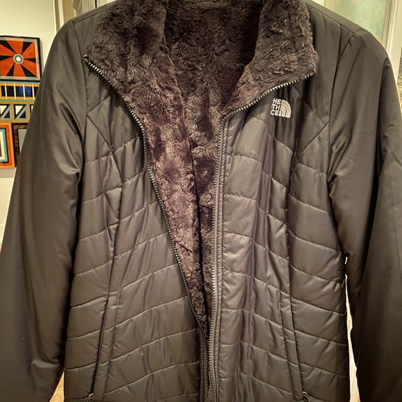 The North Face Jackets & Blazers - EUC North Face reversible puffer coat. Size small